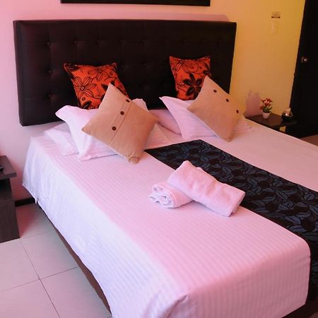 Hotel Central House A 5 Min De La Embajada Americana Богота Екстериор снимка