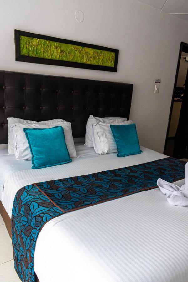 Hotel Central House A 5 Min De La Embajada Americana Богота Екстериор снимка