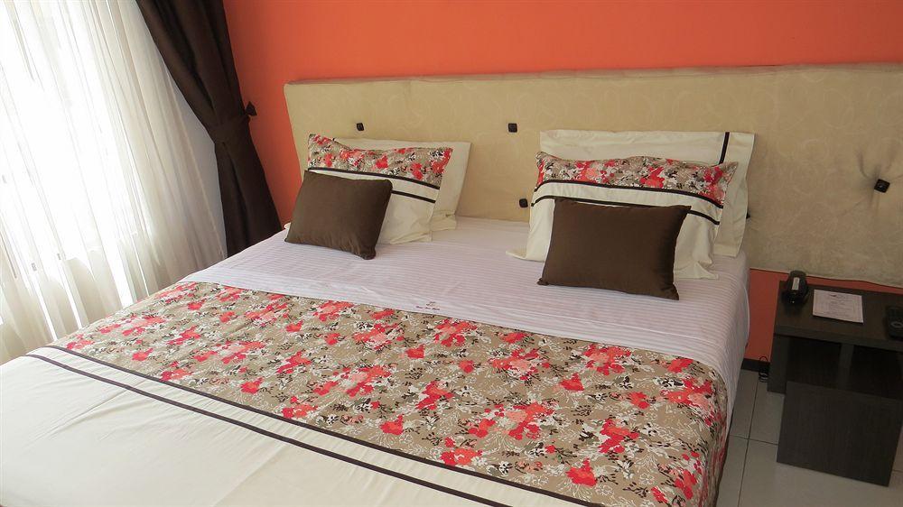 Hotel Central House A 5 Min De La Embajada Americana Богота Екстериор снимка