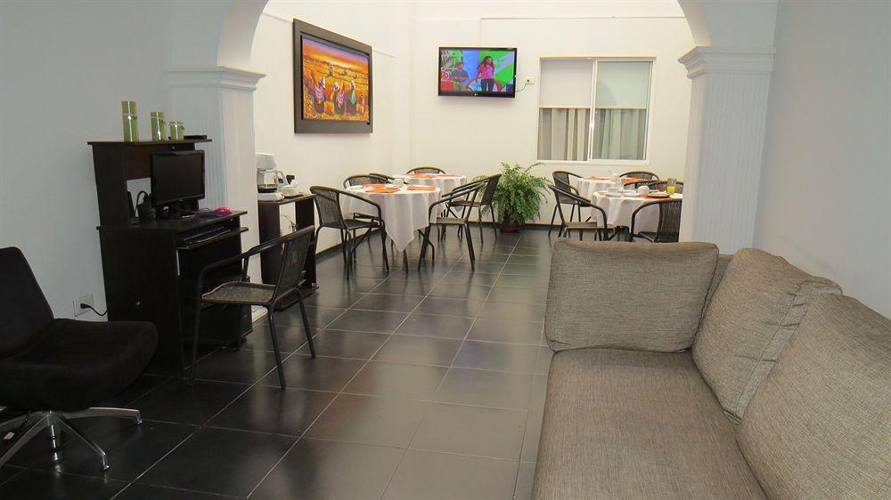 Hotel Central House A 5 Min De La Embajada Americana Богота Екстериор снимка