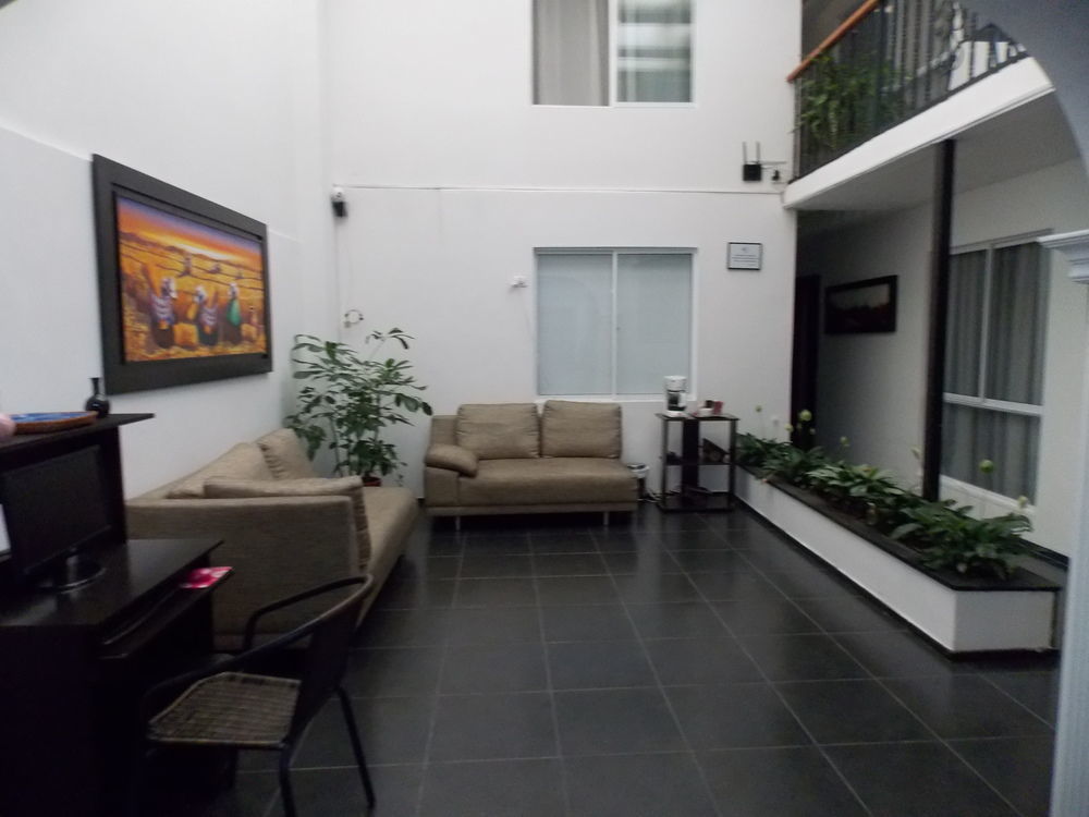 Hotel Central House A 5 Min De La Embajada Americana Богота Екстериор снимка
