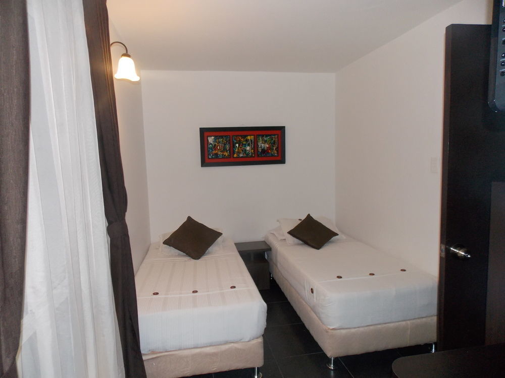 Hotel Central House A 5 Min De La Embajada Americana Богота Екстериор снимка