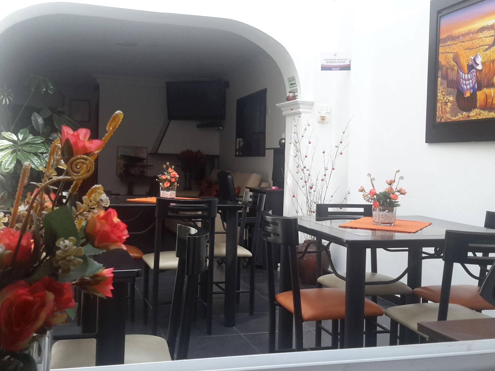 Hotel Central House A 5 Min De La Embajada Americana Богота Екстериор снимка