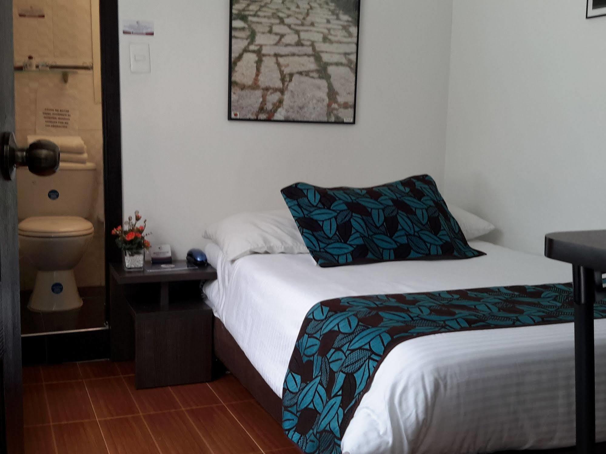 Hotel Central House A 5 Min De La Embajada Americana Богота Екстериор снимка