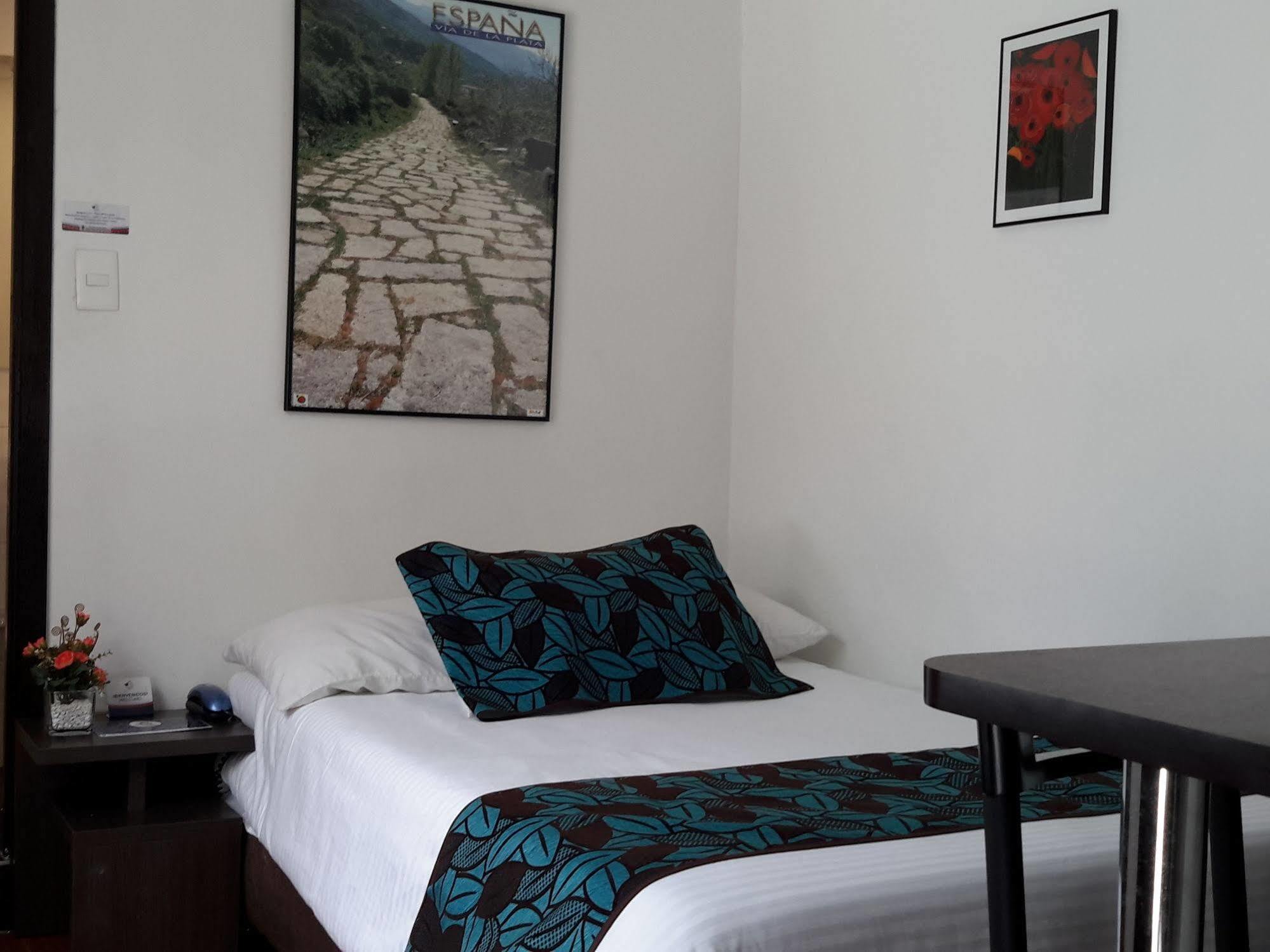 Hotel Central House A 5 Min De La Embajada Americana Богота Екстериор снимка